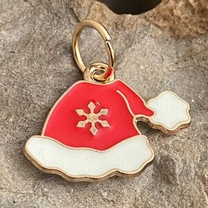 5/$10❤️❤️❤️NEW Gold Tone Zinc Alloy Red & White Santa Hat Charm Pendant